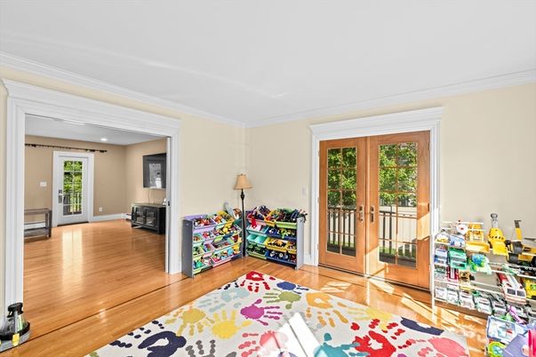 Interior, Recessed Lighting, Wood Texture Flooring