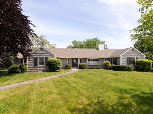 Backyard, Exterior, Facade, Ranch