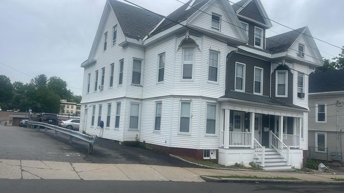 Exterior, Facade, Queen Anne Victorian