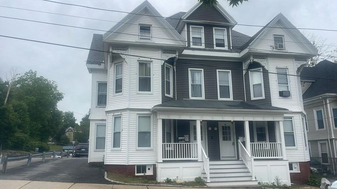 Exterior, Facade, Queen Anne Victorian