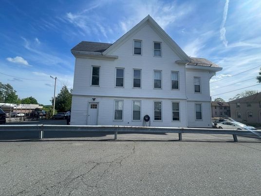Exterior, Facade, Farmhouse