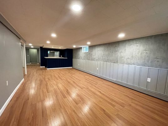 Empty room, Interior, Recessed Lighting, Wood Texture Flooring