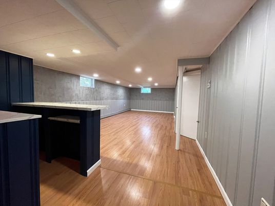 Interior, Recessed Lighting, Wood Texture Flooring