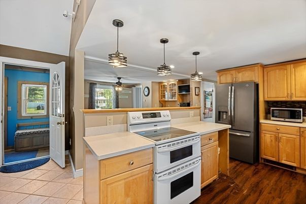 Interior, Kitchen, Pendant Lights, Wood Texture Flooring