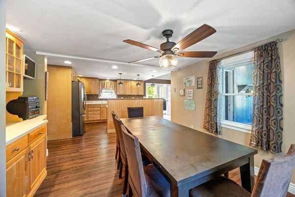 Dining room, Interior, Kitchen, Recessed Lighting, Wood Texture Flooring