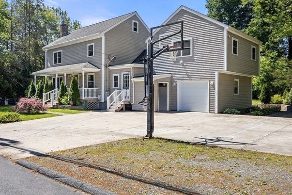 Attached, Exterior, Facade, Farmhouse