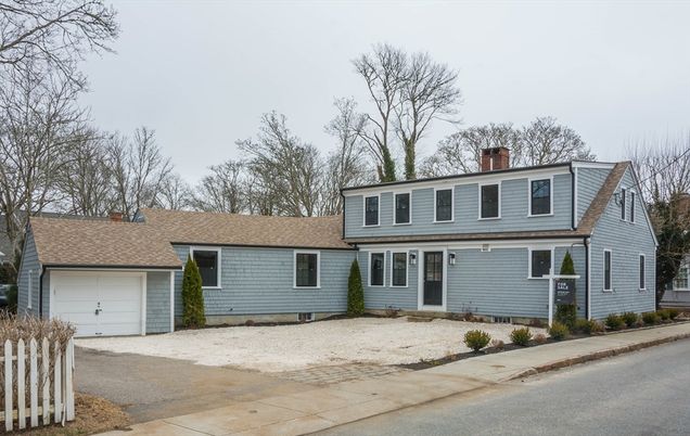Attached, Exterior, Facade, Cape Cod