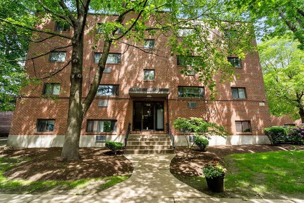 Exterior, Facade, Brick Facade, Rowhouse