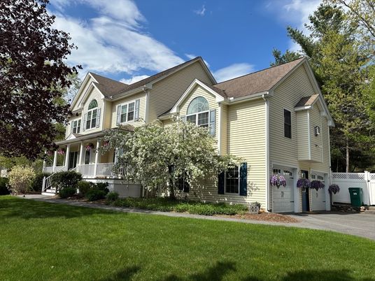 Attached, Exterior, Facade, Farmhouse