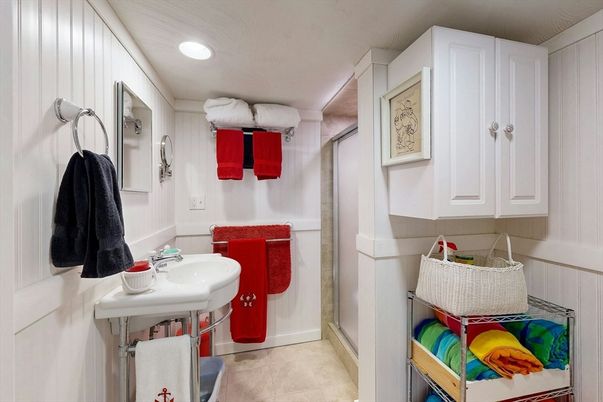 Bathroom, Interior, Recessed Lighting