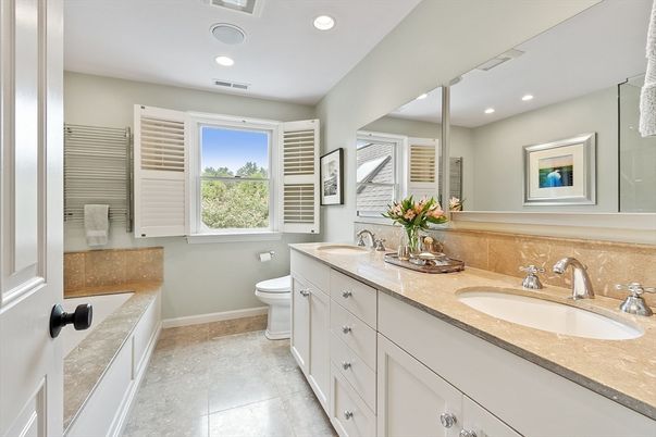 Bathroom, Dual Sink Vanities, Interior, Recessed Lighting