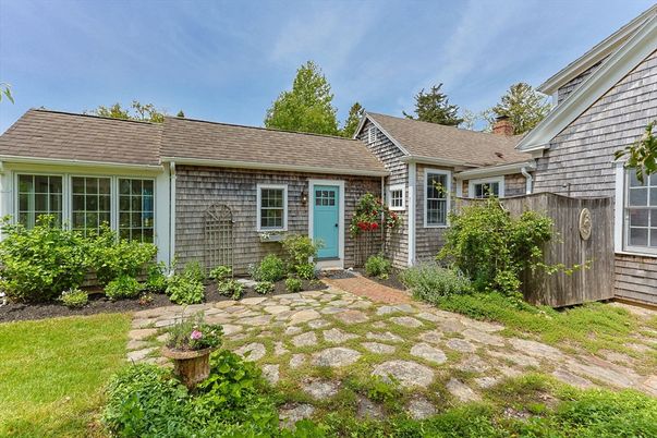 Exterior, Facade, Cape Cod