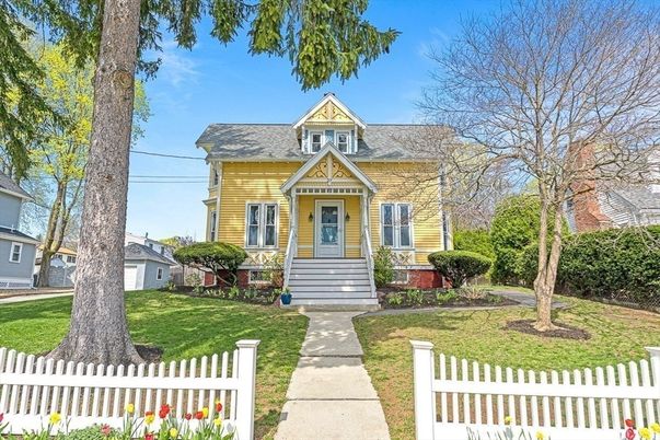 Exterior, Facade, Cape Cod