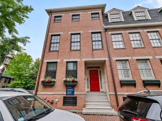 Exterior, Facade, Brick Facade, Rowhouse