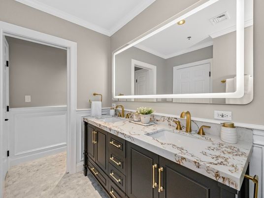 Bathroom, Dual Sink Vanities, Interior, Recessed Lighting
