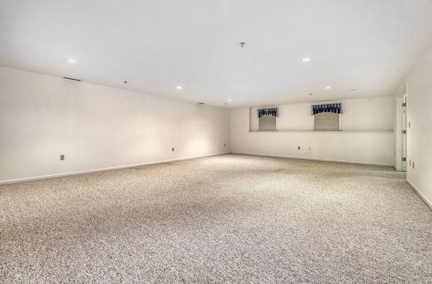 Empty room, Interior, Recessed Lighting