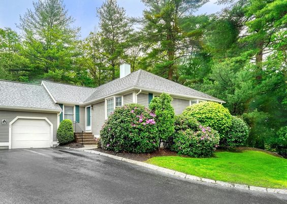 Attached, Exterior, Facade, Ranch
