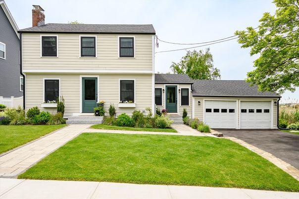 Attached, Exterior, Facade, Split Level