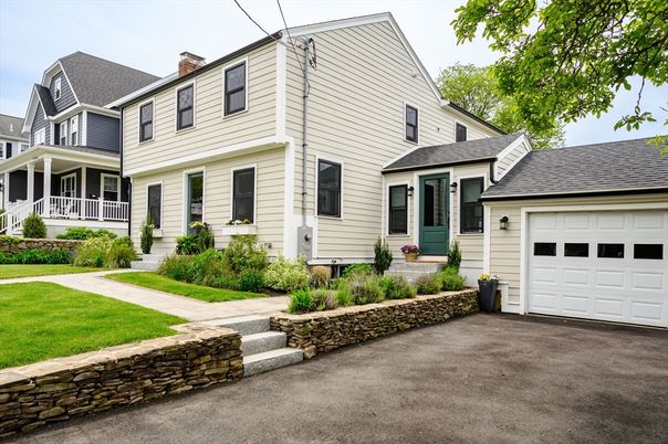 Attached, Exterior, Facade, Farmhouse