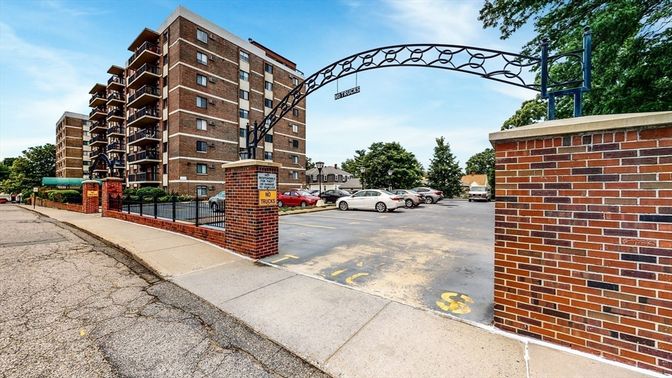 Exterior, Facade, Condo Building