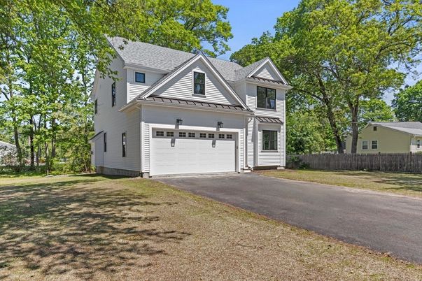 Attached, Exterior, Facade, Farmhouse