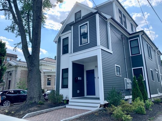 Exterior, Facade, Queen Anne Victorian