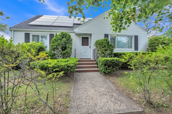 Exterior, Facade, Cape Cod
