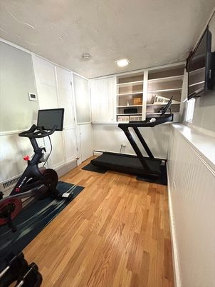 Fitness Equipment, Interior, Recessed Lighting, Wood Texture Flooring