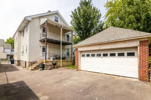Detached Garage, Exterior