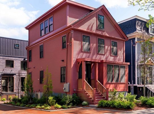 Exterior, Facade, Queen Anne Victorian