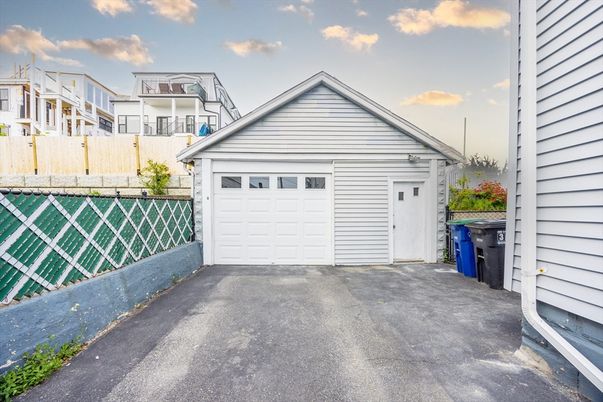Detached Garage, Exterior