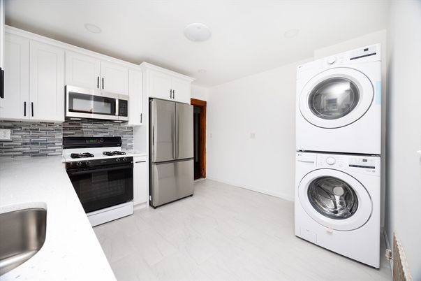 Interior, Kitchen, Marble, Recessed Lighting, Washer