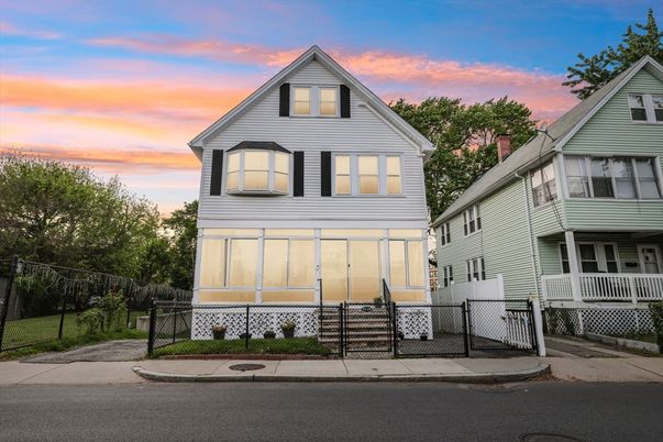 Exterior, Facade, Queen Anne Victorian
