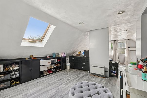 Interior, Recessed Lighting, Wood Texture Flooring