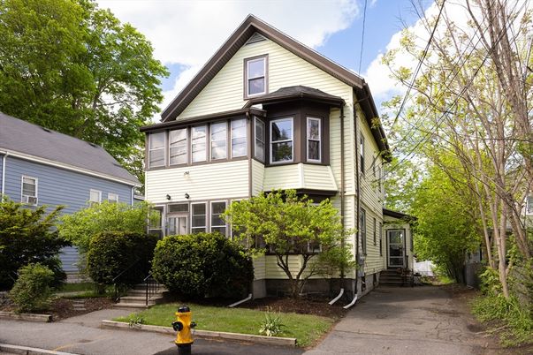 Exterior, Facade, Queen Anne Victorian