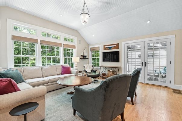 Interior, Living room, Pendant Lights, Recessed Lighting, Wood Texture Flooring