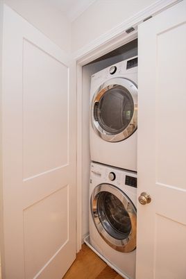 Interior, Utility Closets, Washer, Wood Texture Flooring