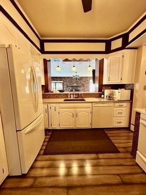 Interior, Kitchen, Pendant Lights, Wood Texture Flooring