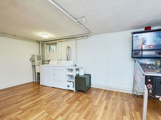 Interior, Washer, Wood Texture Flooring