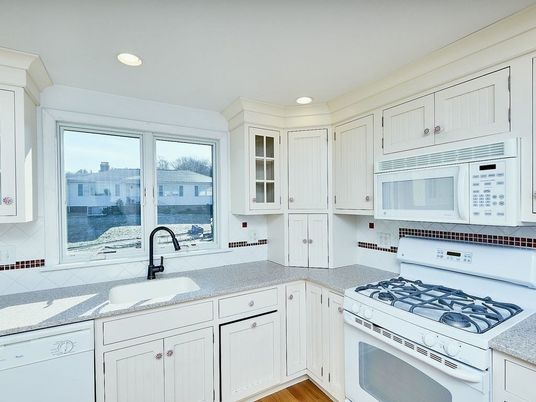 Interior, Kitchen, Recessed Lighting, Water
