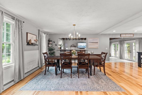 Chandelier, Dining room, Interior, Recessed Lighting, Wood Texture Flooring