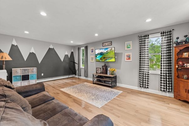 Interior, Living room, Recessed Lighting, Wood Texture Flooring