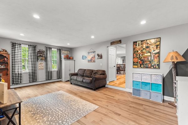 Interior, Recessed Lighting, Wood Texture Flooring