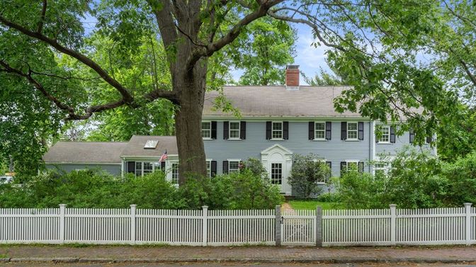 Exterior, Facade, Georgian