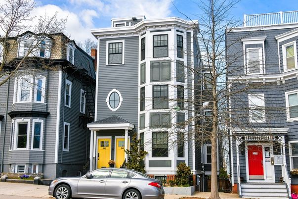 Exterior, Facade, Rowhouse