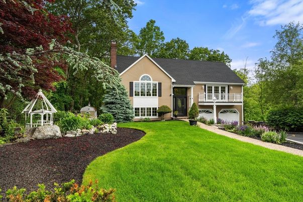Backyard, Exterior, Facade, Cape Cod