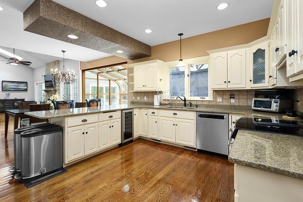 Chandelier, Dining room, Interior, Kitchen, Pendant Lights, Recessed Lighting, Stainless Steel Appliances, Wood Texture Flooring