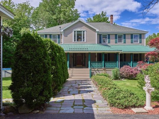 Exterior, Facade, Queen Anne Victorian