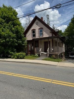 Exterior, Facade, Queen Anne Victorian