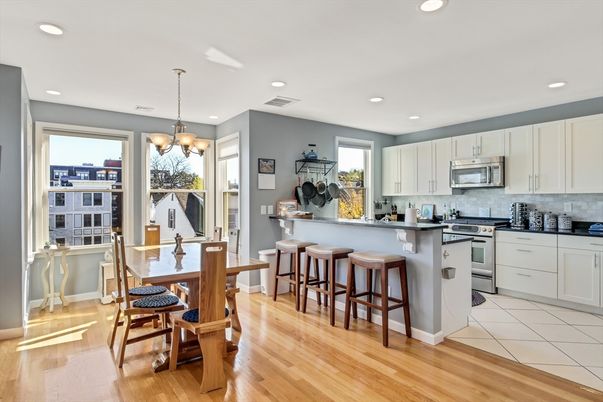 Chandelier, Dining room, Interior, Kitchen, Recessed Lighting, Wood Texture Flooring
